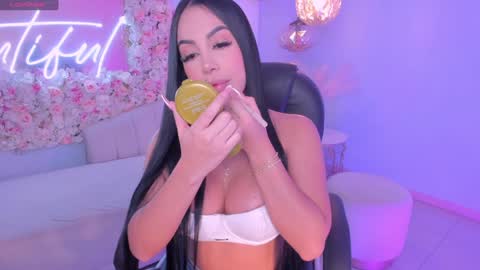 Snapshot of mileycruz_ chatting on December 4, 2024, 5:16 am Miley Cruz IG miley model23 online show from December 4, 2024, 5:16 am