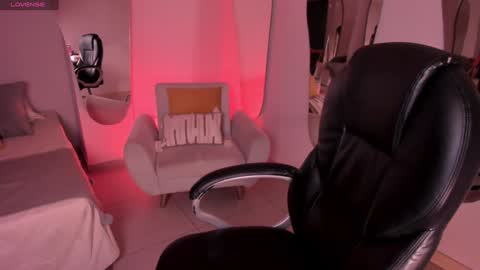 Snapshot of mileycruz_ chatting on December 11, 2024, 3:35 am Miley Cruz IG miley model23 online show from December 11, 2024, 3:35 am