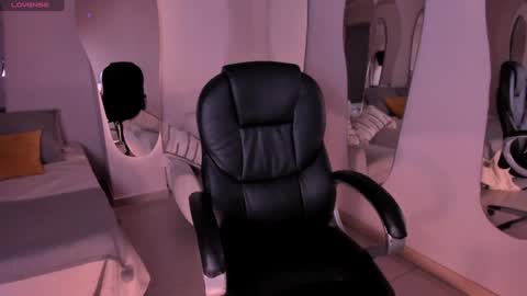 Snapshot of mileycruz_ chatting on December 12, 2024, 3:32 am Miley Cruz IG miley model23 online show from December 12, 2024, 3:32 am