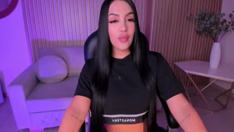 Snapshot of mileycruz_ chatting on December 23, 2024, 2:35 am Miley Cruz IG miley model23 online show from December 23, 2024, 2:35 am