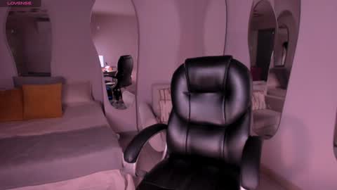 Snapshot of mileycruz_ chatting on December 30, 2024, 2:42 am Miley Cruz IG miley model23 online show from December 30, 2024, 2:42 am