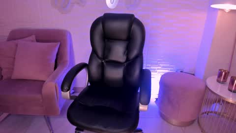 Snapshot of mileycruz_ chatting on February 2, 2025, 1:34 am Miley Cruz IG miley model23 online show from February 2, 2025, 1:34 am