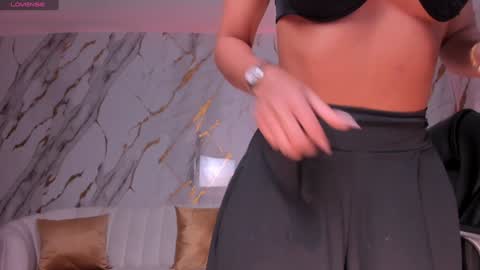 Snapshot of mileycruz_ chatting on February 7, 2025, 3:12 am Miley Cruz IG miley model23 online show from February 7, 2025, 3:12 am