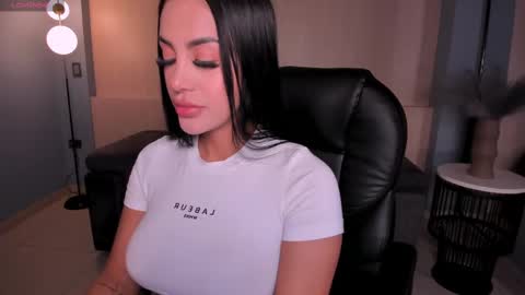 Snapshot of mileycruz_ chatting on February 13, 2025, 3:29 am Miley Cruz IG miley model23 online show from February 13, 2025, 3:29 am