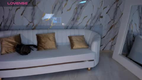 Snapshot of mileycruz_ chatting on February 17, 2025, 5:04 am Miley Cruz IG miley model23 online show from February 17, 2025, 5:04 am