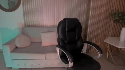 Snapshot of mileycruz_ chatting on February 18, 2025, 6:15 am Miley Cruz IG miley model23 online show from February 18, 2025, 6:15 am