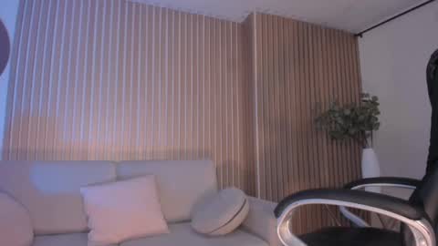 Snapshot of mileycruz_ chatting on February 19, 2025, 6:33 am Miley Cruz IG miley model23 online show from February 19, 2025, 6:33 am