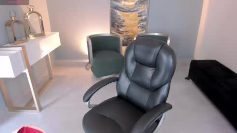 Snapshot of mileycruz_ chatting on September 20, 2025, 6:53 pm Miley Cruz IG miley model23 online show from September 20, 2025, 6:53 pm