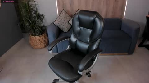 Snapshot of mileycruz_ chatting on October 4, 2025, 1:53 pm Miley Cruz IG miley model23 online show from October 4, 2025, 1:53 pm