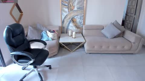 Snapshot of mileycruz_ chatting on October 17, 2025, 7:38 pm Miley Cruz IG miley model23 online show from October 17, 2025, 7:38 pm