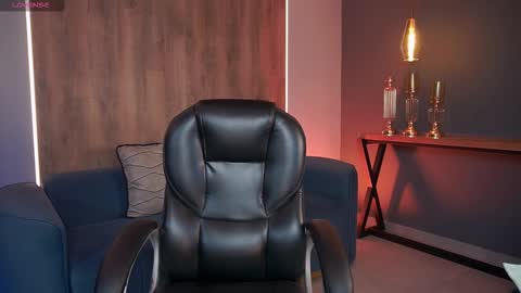 Snapshot of mileycruz_ chatting on October 28, 2025, 9:17 pm Miley Cruz IG miley model23 online show from October 28, 2025, 9:17 pm