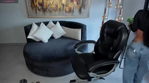 Snapshot of mileycruz_ chatting on October 29, 2025, 8:54 pm Miley Cruz IG miley model23 online show from October 29, 2025, 8:54 pm