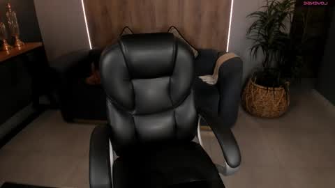 Snapshot of mileycruz_ chatting on October 30, 2025, 9:59 pm Miley Cruz IG miley model23 online show from October 30, 2025, 9:59 pm