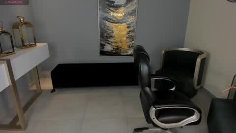 Snapshot of mileycruz_ chatting on November 8, 2025, 7:23 pm Miley Cruz IG miley model23 online show from November 8, 2025, 7:23 pm