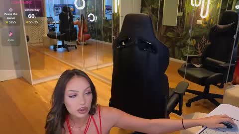 Miley Sin online show from November 18, 2025, 12:42 pm