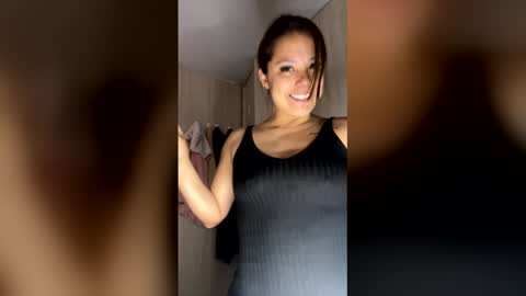 Snapshot of milf__pretty chatting on June 1, 2026, 1:35 pm Melissa online show from June 1, 2026, 1:35 pm