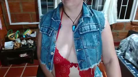 Snapshot of milf_fantassy chatting on October 7, 2025, 3:58 am Ana online show from October 7, 2025, 3:58 am