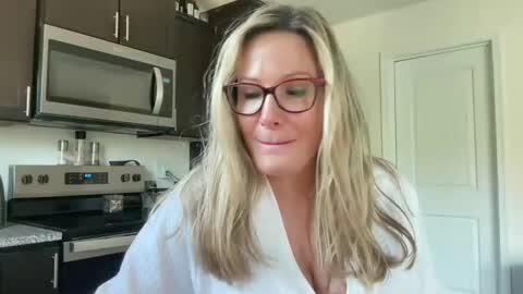 Snapshot of milf_goddess chatting on October 26, 2025, 2:34 pm MIlf Goddess online show from October 26, 2025, 2:34 pm