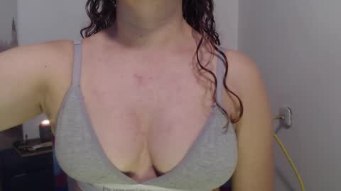 Snapshot of milf_valeria chatting on September 8, 2025, 3:22 pm Valeria online show from September 8, 2025, 3:22 pm