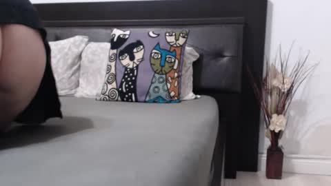 milfa online show from October 5, 2025, 4:00 am