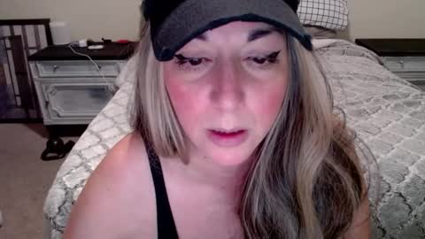 Snapshot of milfmonee chatting on December 27, 2024, 12:39 am MILF Monee online show from December 27, 2024, 12:39 am