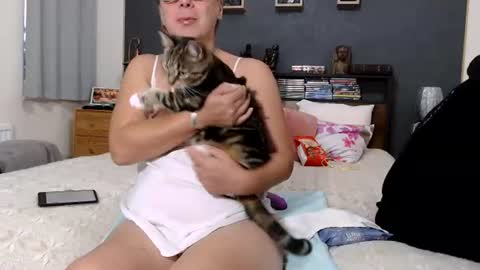 milfyanddaddy online show from June 16, 2026, 8:11 pm