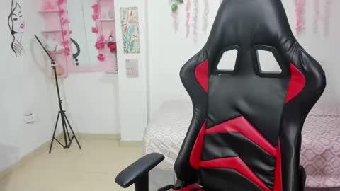 mili_fit11 online show from October 10, 2025, 2:27 pm