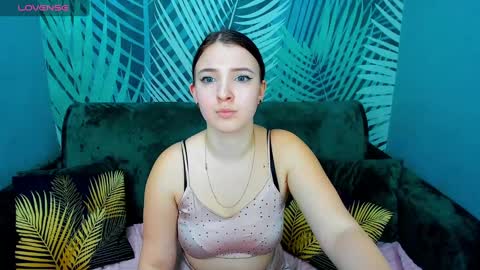 Snapshot of milinafox chatting on March 7, 2025, 5:51 am milinafox online show from March 7, 2025, 5:51 am