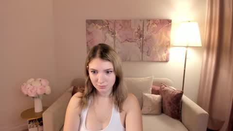 milinafox online show from October 9, 2025, 1:36 am