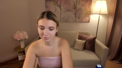 milinafox online show from October 15, 2025, 4:45 am