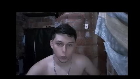 Snapshot of milk_boy25 chatting on September 17, 2025, 9:38 pm milk_boy25 online show from September 17, 2025, 9:38 pm