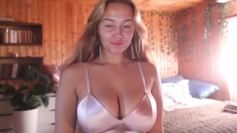 milk_bunny_ online show from July 1, 2026, 11:12 am