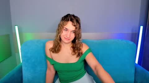 milkablond online show from January 15, 2025, 4:04 am