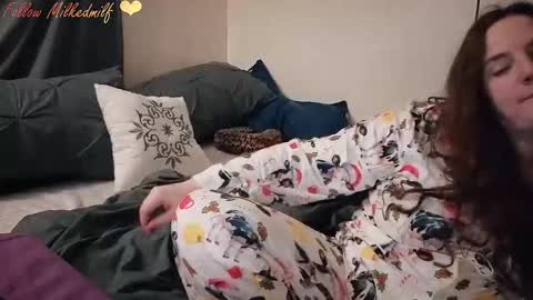 Snapshot of milkedmilf chatting on February 6, 2026, 8:07 am milkedmilf online show from February 6, 2026, 8:07 am