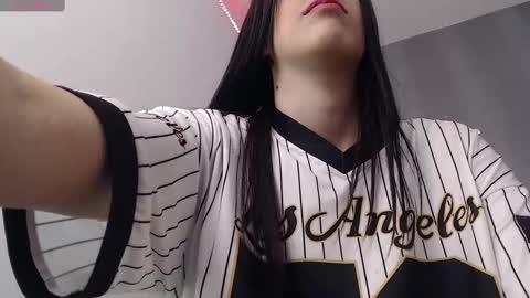 Snapshot of milker_amira chatting on February 15, 2025, 4:56 pm Amira online show from February 15, 2025, 4:56 pm