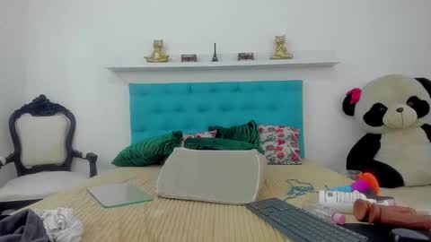 Snapshot of milky_emma chatting on March 12, 2025, 4:35 pm milky_emma online show from March 12, 2025, 4:35 pm