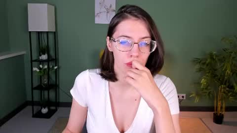 Eva online show from June 18, 2026, 4:35 am
