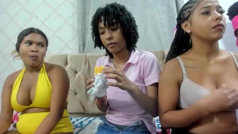 Snapshot of milkylove_19_ chatting on October 17, 2025, 1:03 pm milkylove_19_ online show from October 17, 2025, 1:03 pm