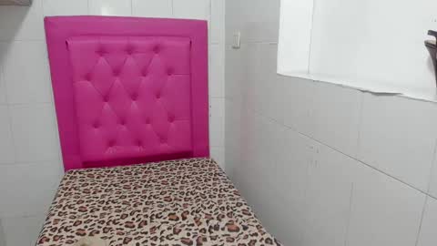 milkyway_18 online show from September 30, 2025, 2:00 pm