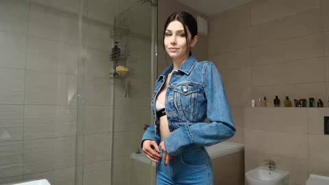 Snapshot of milla_bella chatting on January 13, 2026, 6:46 pm milla bella online show from January 13, 2026, 6:46 pm