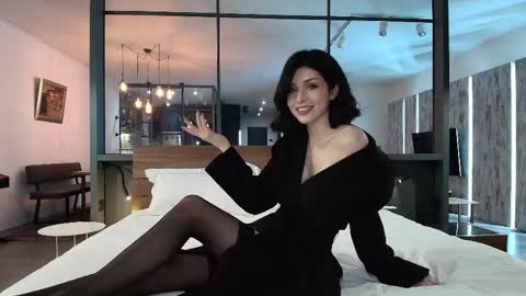 milla bella online show from April 14, 2026, 8:37 pm