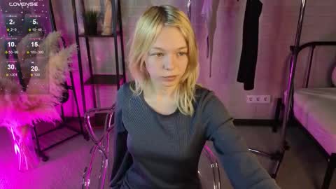 Snapshot of millaholt chatting on September 29, 2025, 8:19 am Hello Im Mila online show from September 29, 2025, 8:19 am
