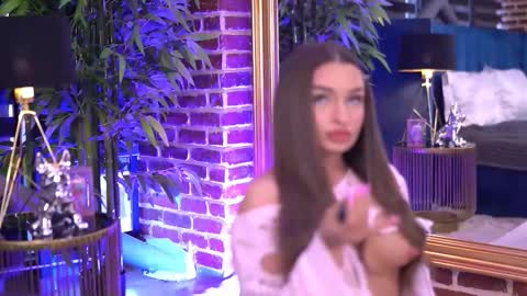 Snapshot of millaserene chatting on November 1, 2025, 5:53 am Milla online show from November 1, 2025, 5:53 am