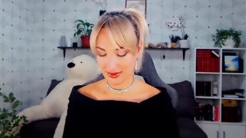 MillaXQueen online show from October 11, 2025, 12:47 pm