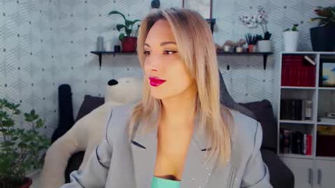 Snapshot of millaxqueen chatting on February 4, 2026, 4:13 pm MillaXQueen online show from February 4, 2026, 4:13 pm