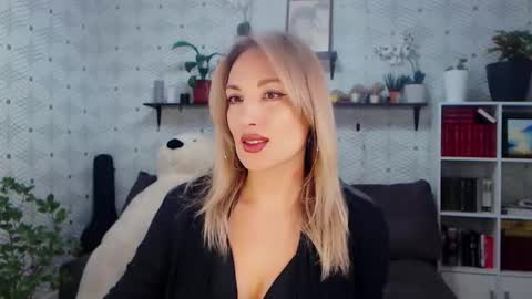 Snapshot of millaxqueen chatting on February 12, 2026, 4:02 pm MillaXQueen online show from February 12, 2026, 4:02 pm