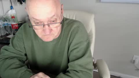 Snapshot of millenium0129 chatting on December 19, 2024, 4:13 pm millenium0129 online show from December 19, 2024, 4:13 pm