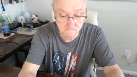 Snapshot of millenium0129 chatting on February 26, 2025, 6:54 pm millenium0129 online show from February 26, 2025, 6:54 pm