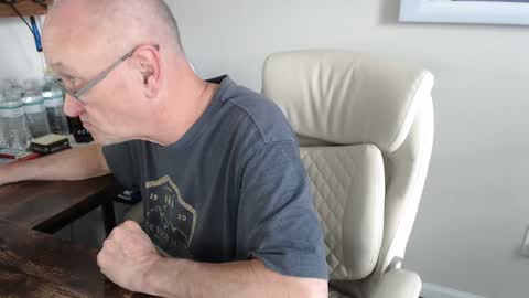 Snapshot of millenium0129 chatting on October 8, 2025, 5:32 pm millenium0129 online show from October 8, 2025, 5:32 pm