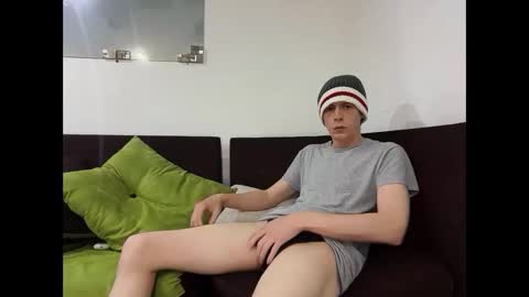 Snapshot of millerjdm chatting on November 16, 2025, 10:59 pm SlimnHungOH online show from November 16, 2025, 10:59 pm